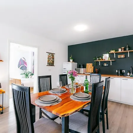 Appartement Gruene Wohnoase - Stilvoll - Balkonidylle - Zentrum
