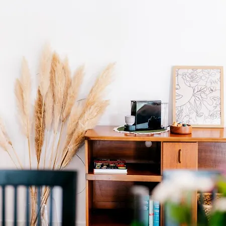 Gruene Wohnoase - Stilvoll - Balkonidylle - Zentrum アパート ノイヴィート